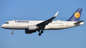 Photo of D-AIUJ - Airbus A320-214 operated by Lufthansa