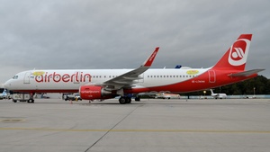 Photo of OE-LCM - Airbus A321-211 operated by Air Berlin (opb Niki)