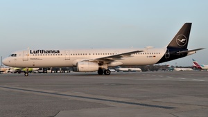 Photo of D-AIRK - Airbus A321-131 operated by Lufthansa