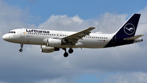 Photo of D-AIZE - Airbus A320-214 operated by Lufthansa