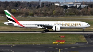 Photo of A6-ENR - Boeing 777-31H(ER) operated by Emirates
