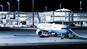 Photo of 99-0004 - Boeing C-32A operated by US Air Force