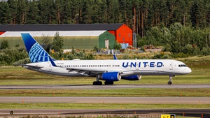 Photo of N19136 - Boeing 757-224 operated by United Airlines