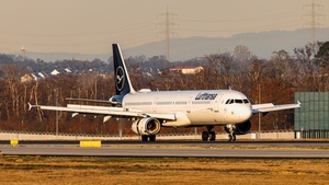 Photo of D-AISC - Airbus A321-231 operated by Lufthansa
