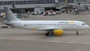 Photo of EC-LOC - Airbus A320-214 operated by Vueling