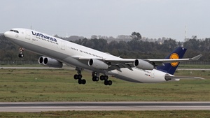 Photo of D-AIGV - Airbus A340-313 operated by Lufthansa