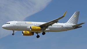 Photo of EC-LZF - Airbus A320-232 operated by Vueling
