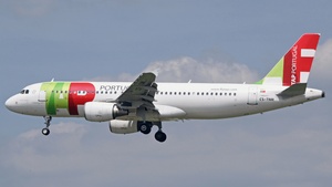 Photo of CS-TNM - Airbus A320-214 operated by TAP Air Portugal