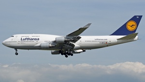 Photo of D-ABTC - Boeing 747-430(M) operated by Lufthansa