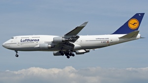 Photo of D-ABTL - Boeing 747-430 operated by Lufthansa