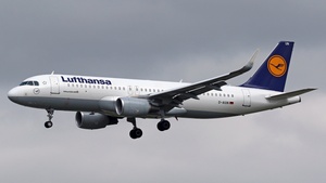 Photo of D-AIUN - Airbus A320-214 operated by Lufthansa