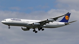 Photo of D-AIGU - Airbus A340-313 operated by Lufthansa