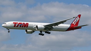 Photo of PT-MUA - Boeing 777-32W(ER) operated by TAM Linhas Aéreas