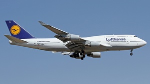 Photo of D-ABVL - Boeing 747-430 operated by Lufthansa
