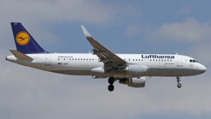 Photo of D-AIZY - Airbus A320-214 operated by Lufthansa