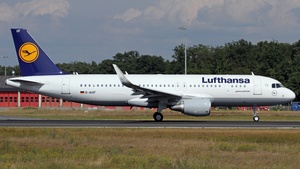 Photo of D-AIUF - Airbus A320-214 operated by Lufthansa
