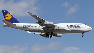 Photo of D-ABVU - Boeing 747-430 operated by Lufthansa