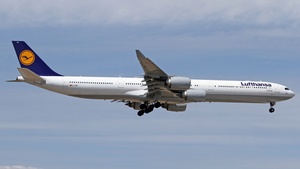 Photo of D-AIHB - Airbus A340-642 operated by Lufthansa
