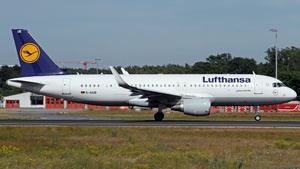 Photo of D-AIUB - Airbus A320-214 operated by Lufthansa