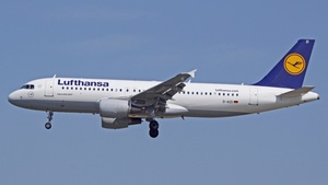 Photo of D-AIZI - Airbus A320-214 operated by Lufthansa