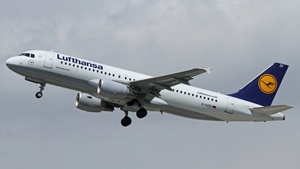 Photo of D-AIZD - Airbus A320-214 operated by Lufthansa