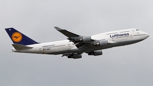 Photo of D-ABVU - Boeing 747-430 operated by Lufthansa