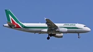 Photo of EI-DTC - Airbus A320-216 operated by Alitalia