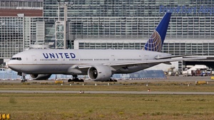 Photo of N27015 - Boeing 777-224(ER) operated by United Airlines