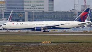 Photo of N825MH - Boeing 767-432(ER) operated by Delta Air Lines