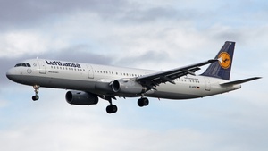 Photo of D-AIDF - Airbus A321-231 operated by Lufthansa