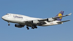 Photo of D-ABVZ - Boeing 747-430 operated by Lufthansa