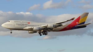 Photo of HL7421 - Boeing 747-48E(M) operated by Asiana Airlines