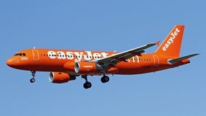 Photo of G-EZUI - Airbus A320-214 operated by easyJet