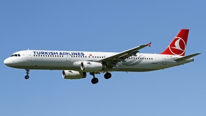 Photo of TC-JSF - Airbus A321-231 operated by Turkish Airlines