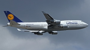 Photo of D-ABTL - Boeing 747-430 operated by Lufthansa