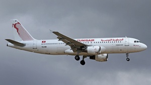 Photo of TS-IMI - Airbus A320-211 operated by Tunisair