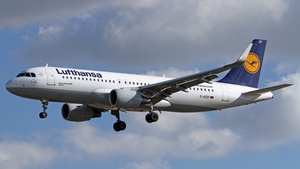 Photo of D-AIZP - Airbus A320-214 operated by Lufthansa