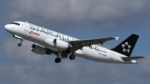 Photo of HB-IJN - Airbus A320-214 operated by Swiss International Air Lines
