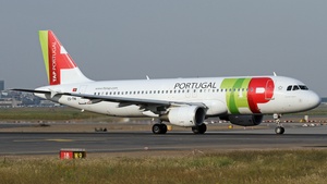 CS-TNI - Airbus A320-214