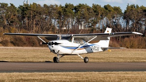 Photo of D-ECJU - Reims-Cessna F172K Skyhawk operated by Flugschule August der Starke
