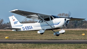 Photo of D-EBGA - Cessna 172S Skyhawk SP operated by Private