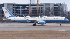 Photo of 99-0004 - Boeing C-32A operated by US Air Force