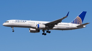 Photo of N67134 - Boeing 757-224 operated by United Airlines