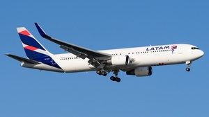 CC-CXF - Boeing 767-316(ER)