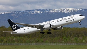Photo of N76055 - Boeing 767-424(ER) operated by United Airlines