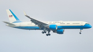 Photo of 09-0015 - Boeing C-32A operated by US Air Force