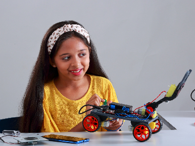 Child with Circuit Building Kit, building Electronic circuits, for age 7+ years