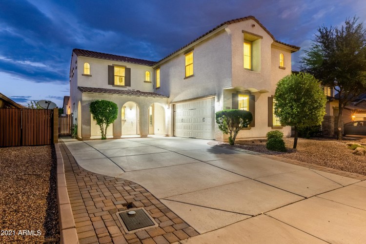 18456 N SURPRISE FARMS Loop, Surprise, AZ 85388