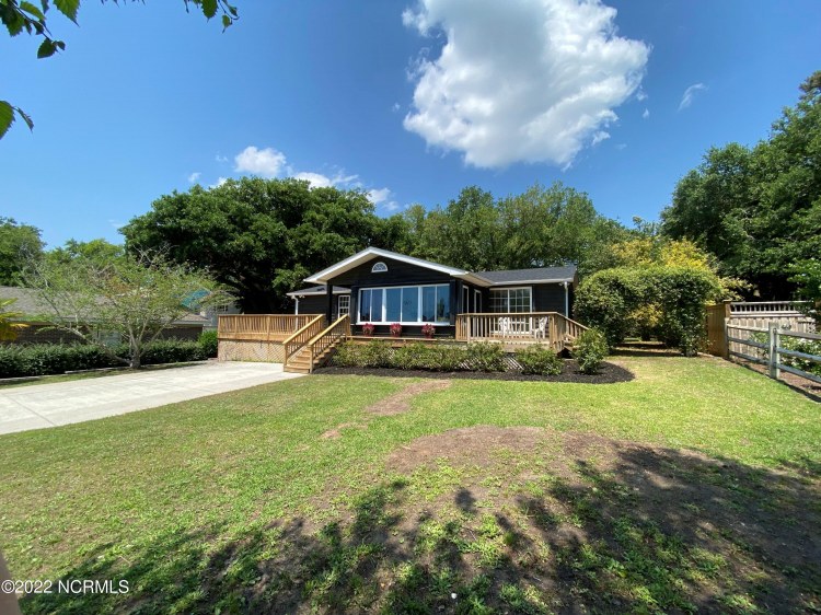 1676 Kings Landing Road, Hampstead, NC 28443