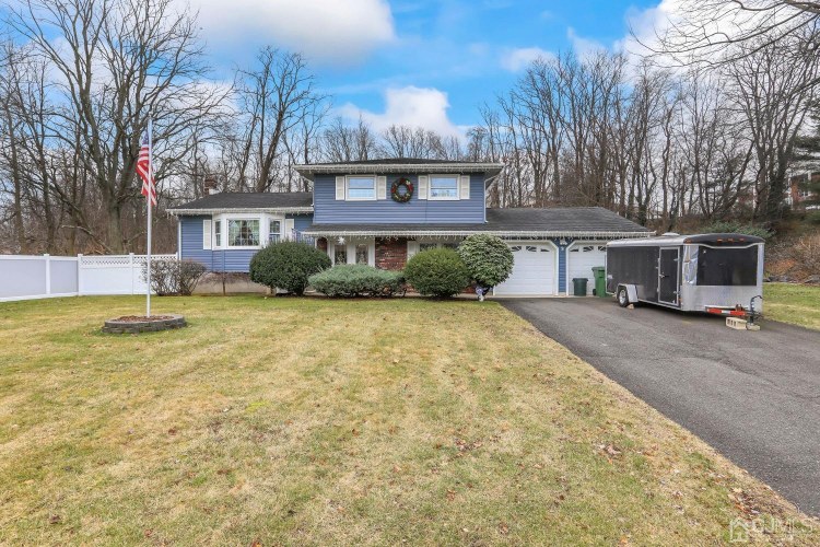 9 Driftwood Drive, Sayreville, NJ 08859